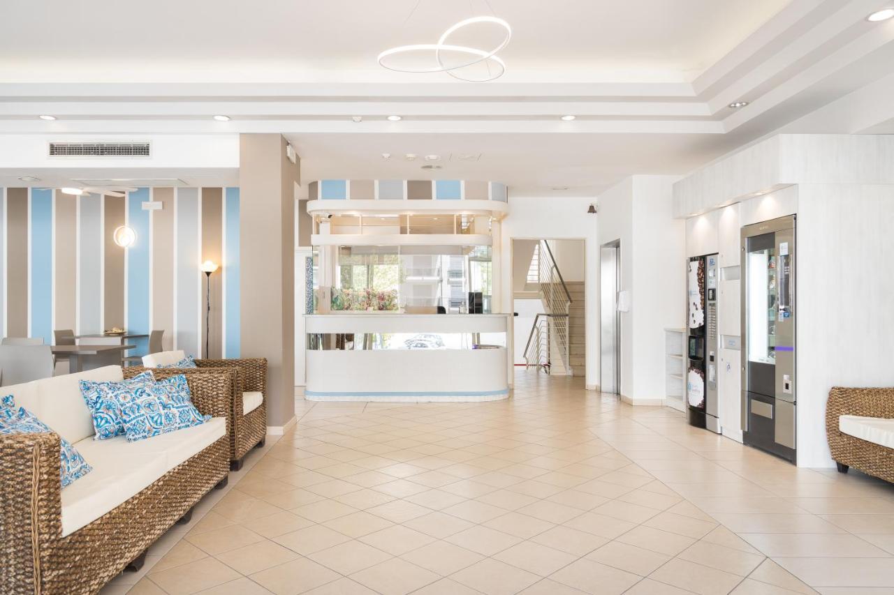 Hotel Amalfi - Smart Hotel Riccione Buitenkant foto